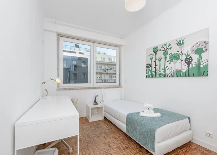 Houze Spacious Near Marques De Pombal * Lisbon